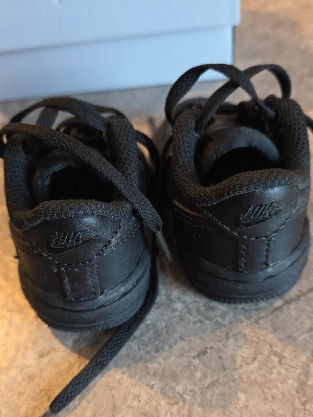 (J54) Nike Kids Black Low-Top Sneakers